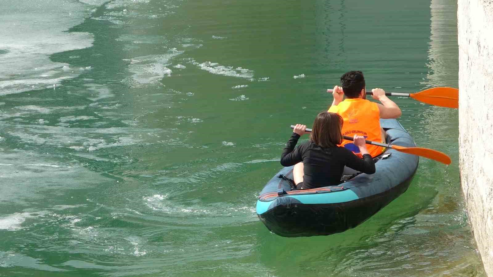 Gezgin öğretmen Zernek Barajı’ndan Van Gölü mesajı
Gezgin öğretmen Zernek Barajı’ndan Van Gölü mesajı