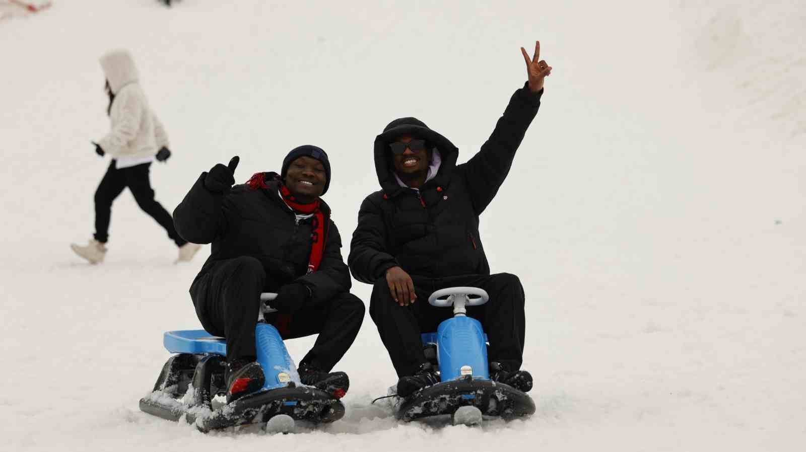 GİBTÜ Uluslararası Öğrencileri Yedikuyular ’da karın keyfini çıkardı
