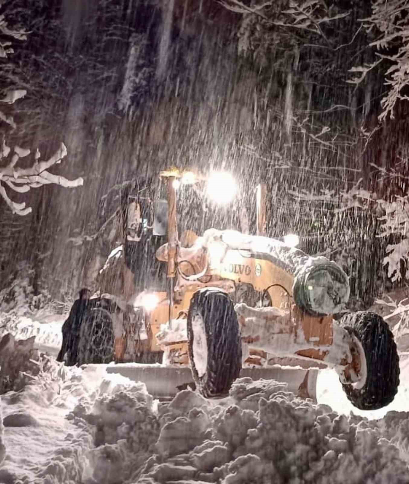 Giresun’da 367 köy yolu ulaşıma kapandı
Giresun’da 367 köy yolu ulaşıma kapandı