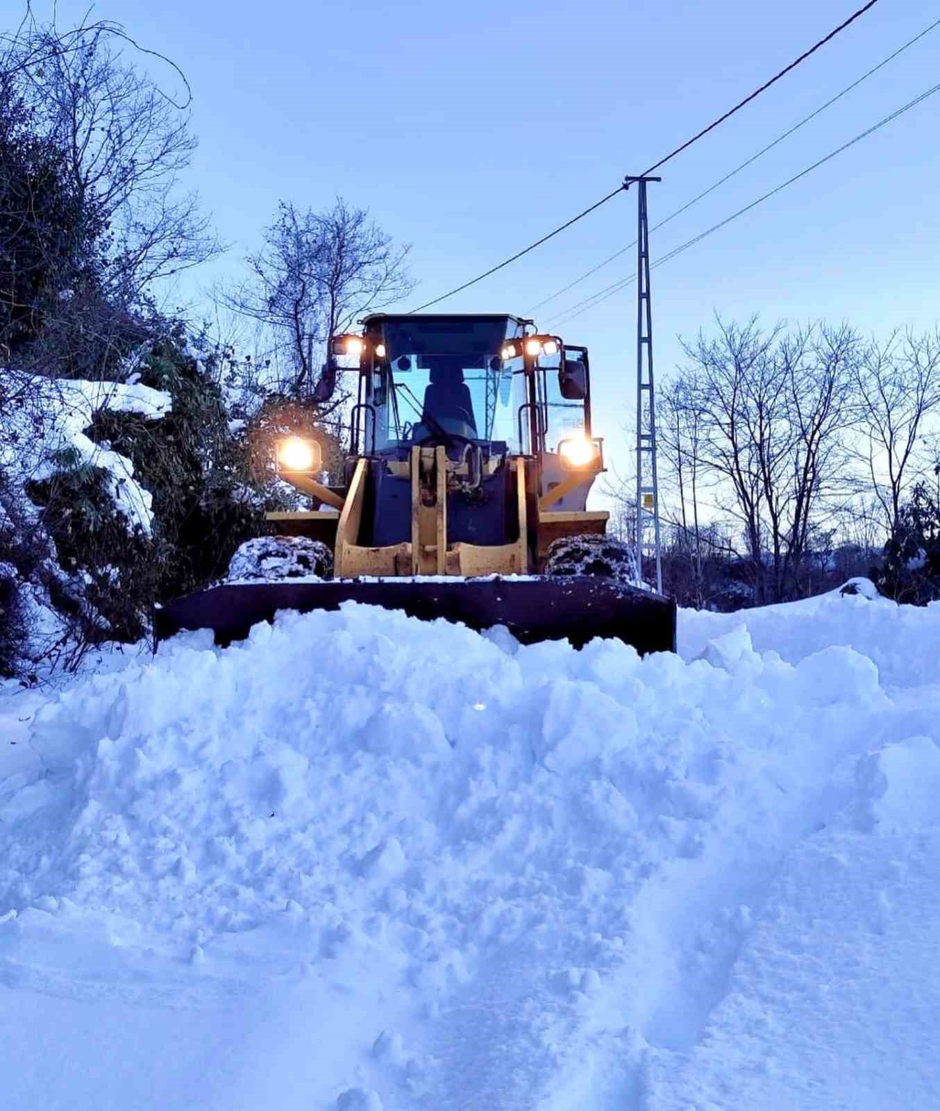 Giresun’da 367 köy yolu ulaşıma kapandı
Giresun’da 367 köy yolu ulaşıma kapandı