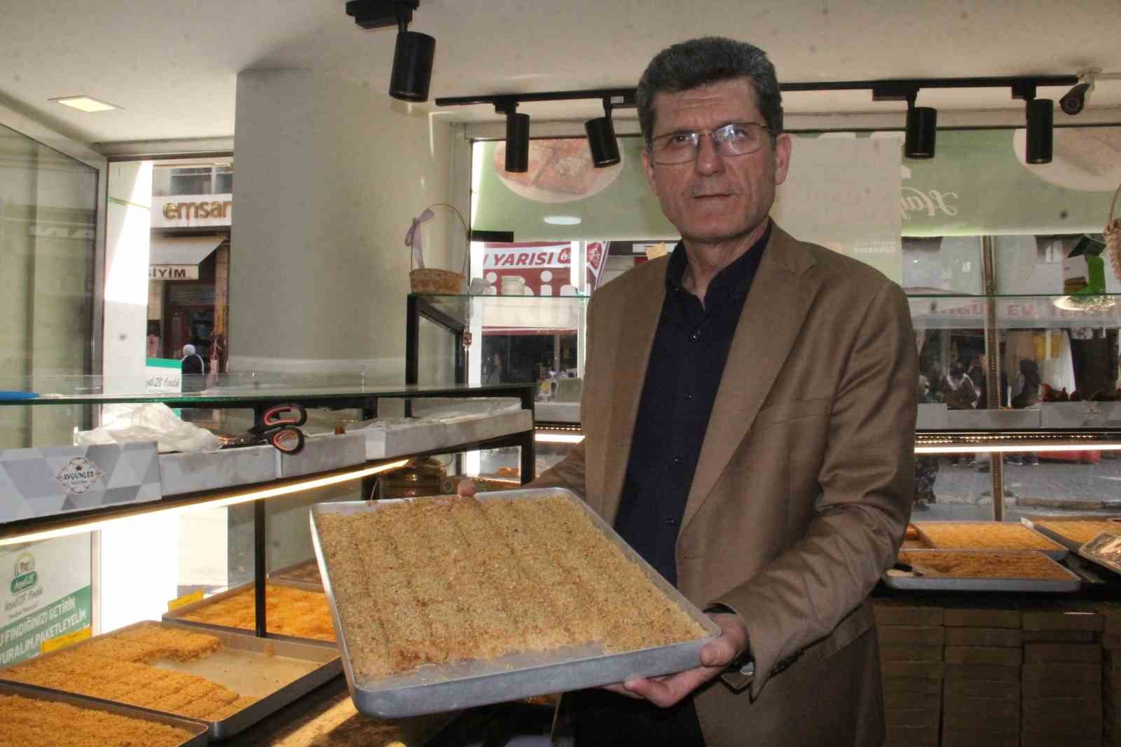 Giresun’da fındıklı tatlılar Ramazan sofralarına lezzet katıyor
Giresun’da fındıklı tatlılar Ramazan sofralarına lezzet katıyor