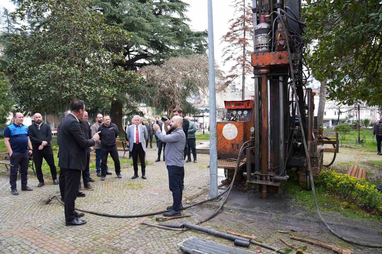 Giresun’da izinsiz olduğu belirtilen sondaj çalışması belediye tarafından durduruldu
Giresun’da izinsiz olduğu belirtilen sondaj çalışması belediye tarafından durduruldu
