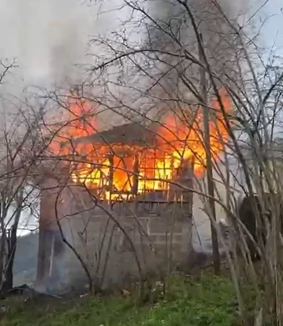 Giresun’da köy evinde çıkan yangında bir kişi hayatını kaybetti
