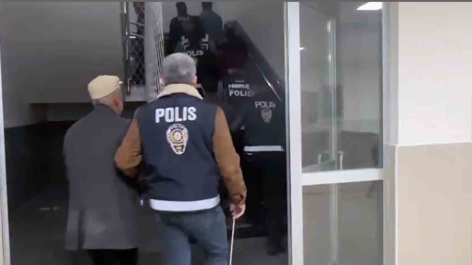 Giresun’da uyuşturucu operasyonu: 29 tutuklama
Giresun’da uyuşturucu operasyonu: 29 tutuklama