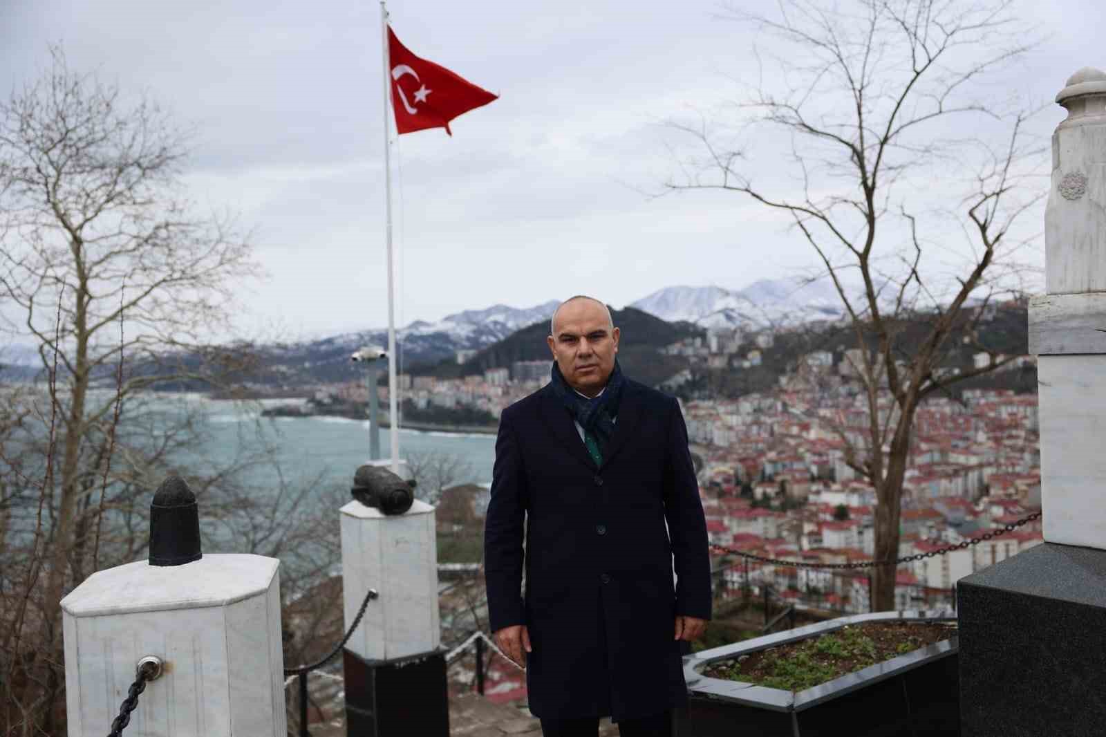 Giresun’un yeni valisi Mustafa Koç ilk ziyaretini Topal Osman Ağa’nın mezarına yaptı
