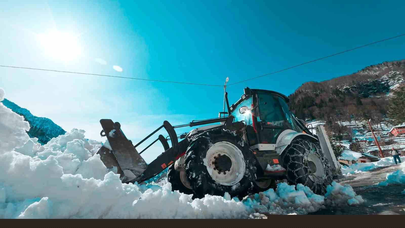 Giresun’un yüksek kesimlerinde karla mücadele sürüyor
