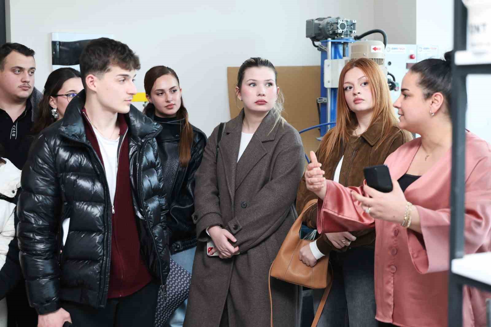 Girişimci adayı öğrenciler işi mutfağında öğreniyor
