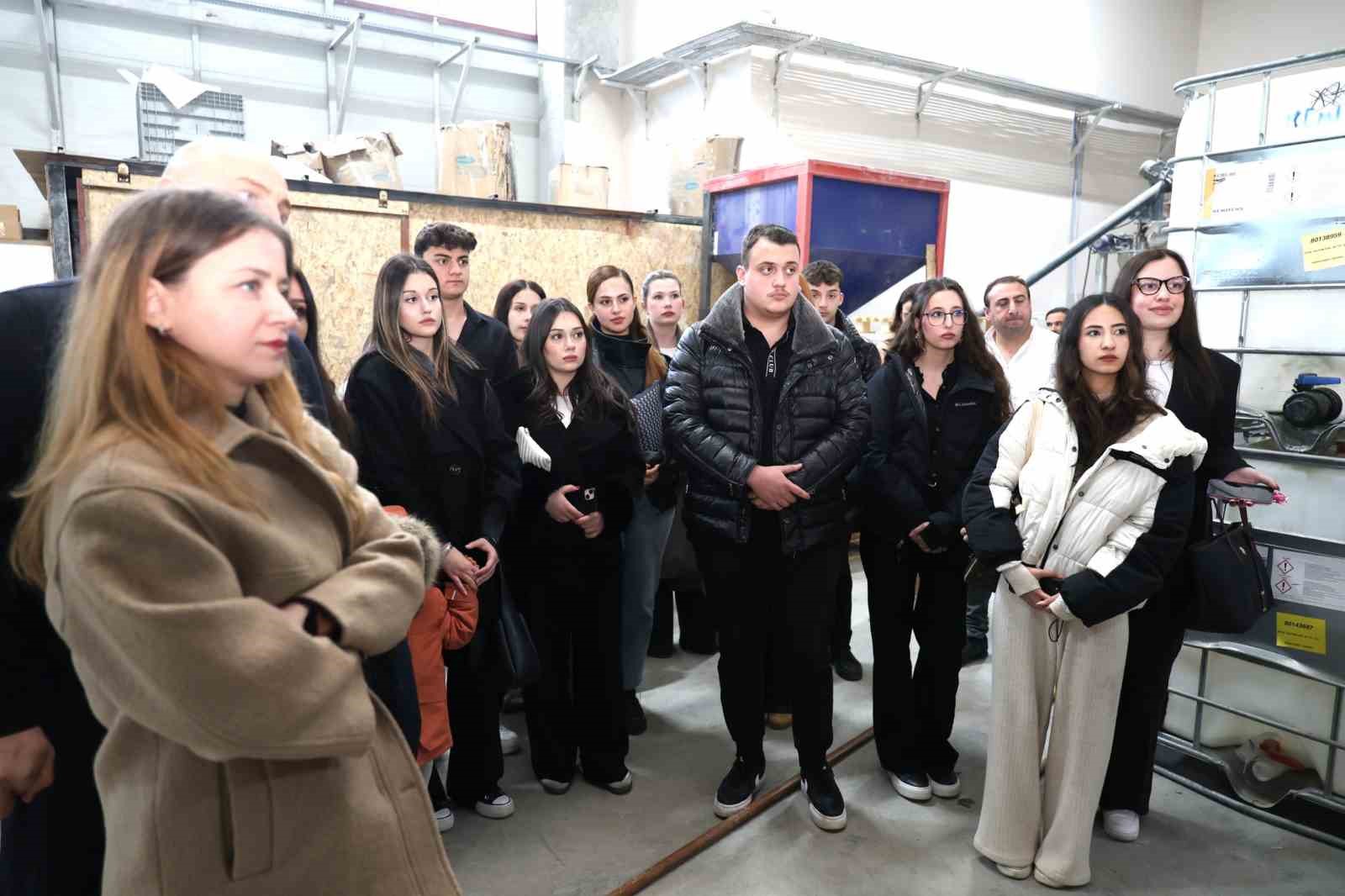 Girişimci adayı öğrenciler işi mutfağında öğreniyor
