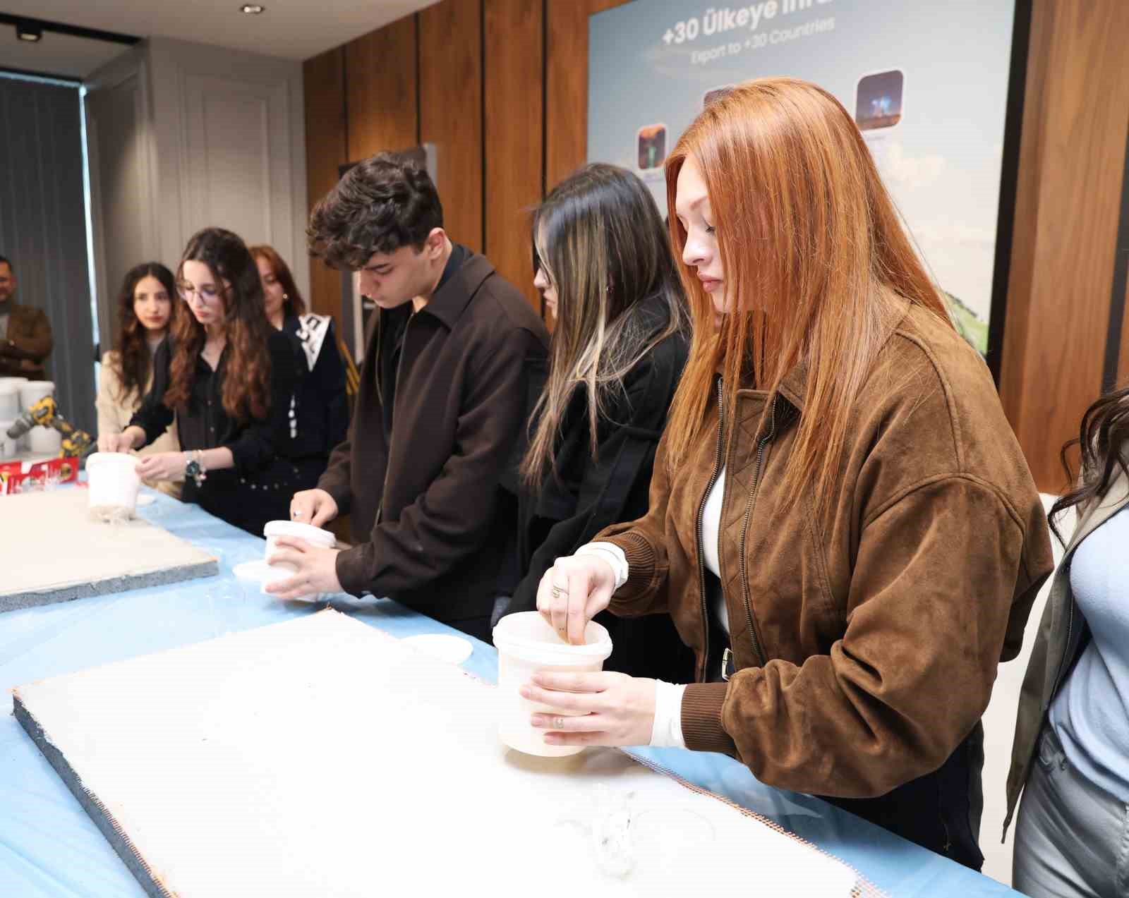 Girişimci adayı öğrenciler işi mutfağında öğreniyor
