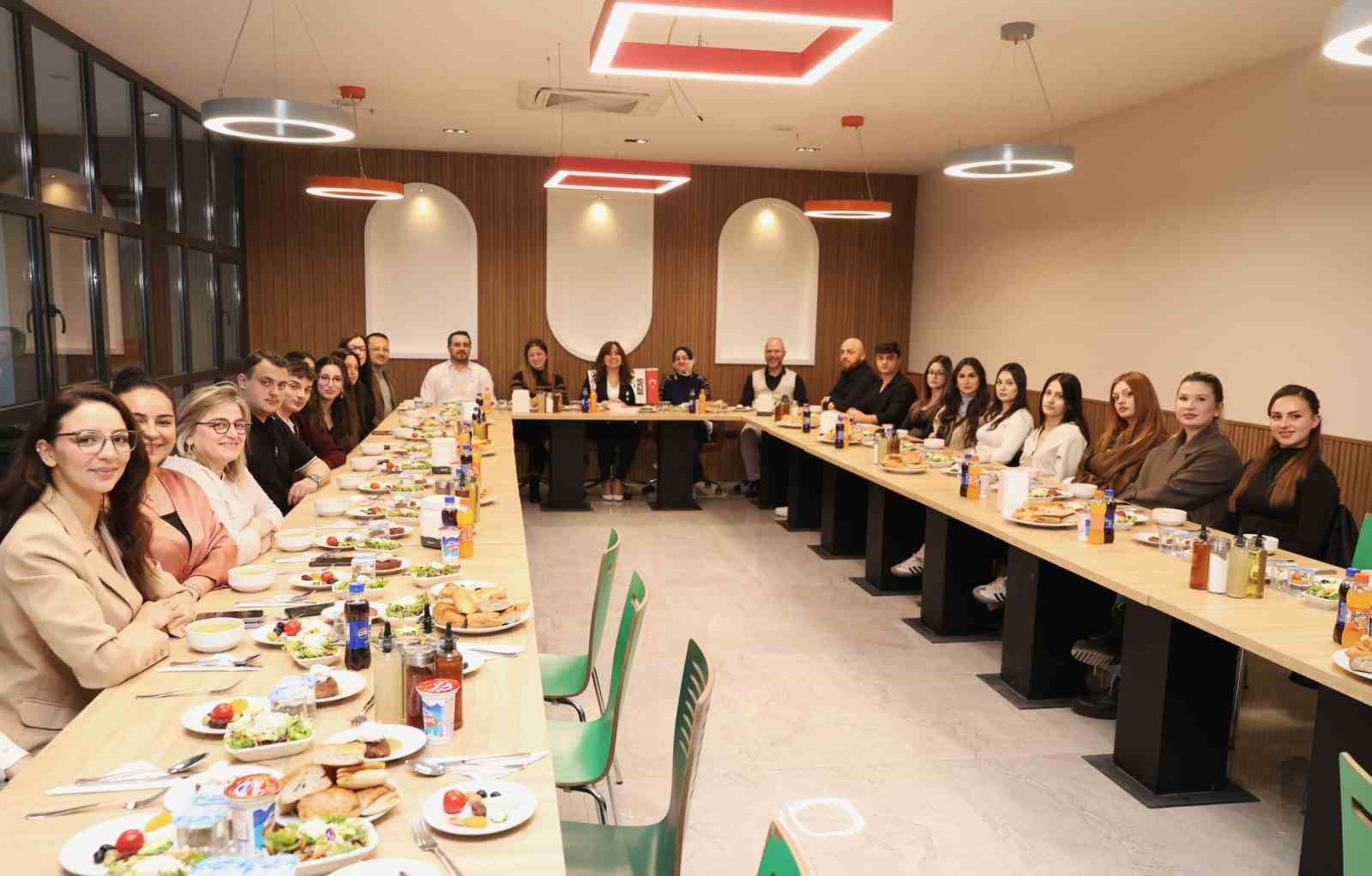 Girişimci adayı öğrenciler işi mutfağında öğreniyor
