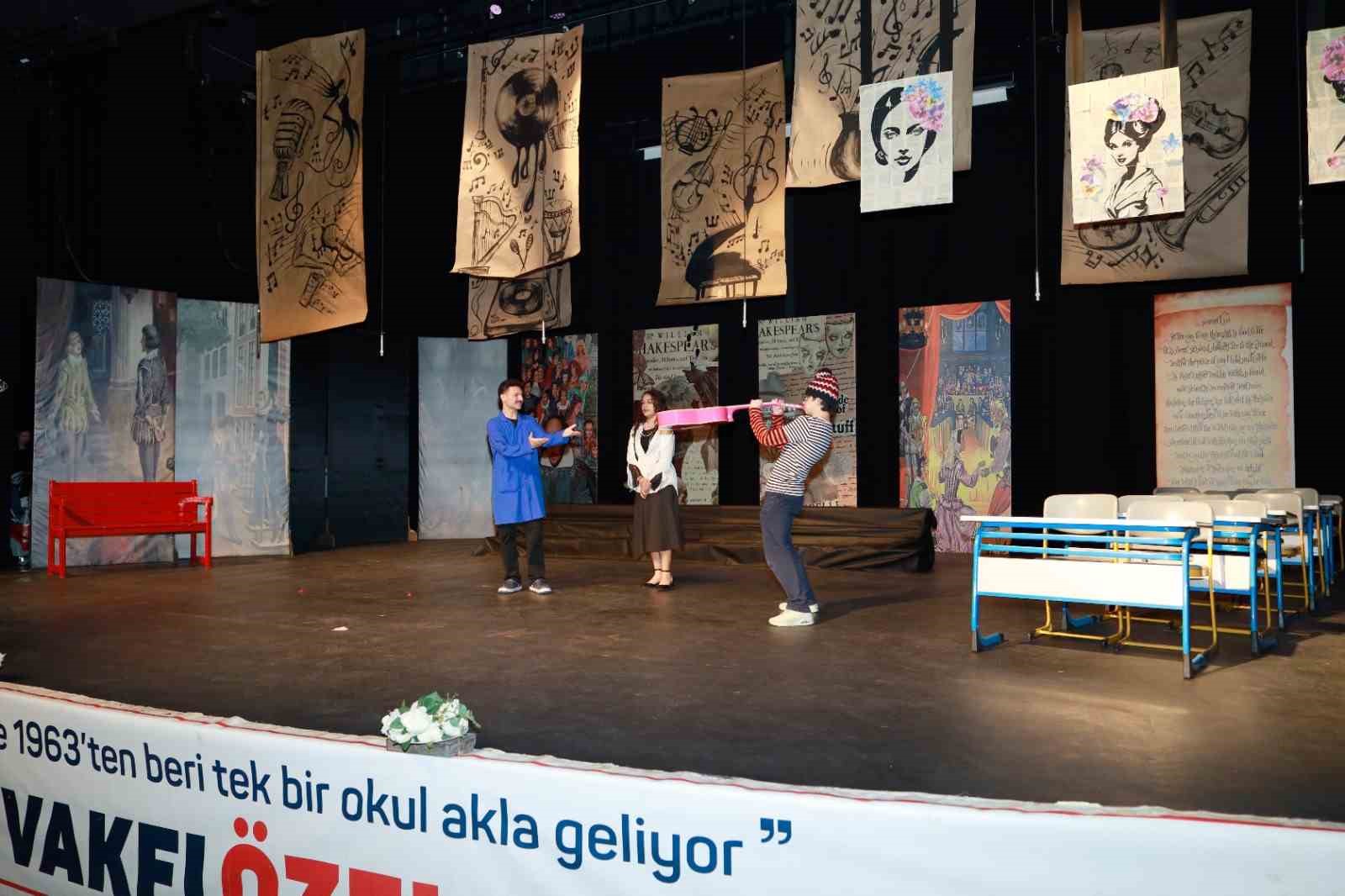 GKV’liler "Artiz Mektebi" adlı oyunu sahneledi
