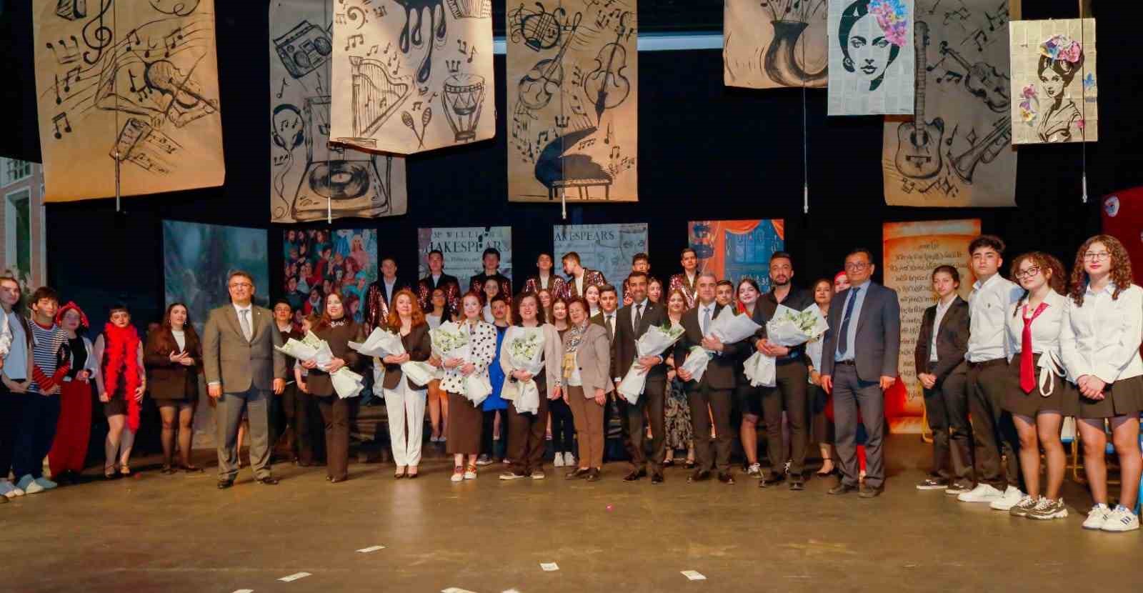 GKV’liler "Artiz Mektebi" adlı oyunu sahneledi
