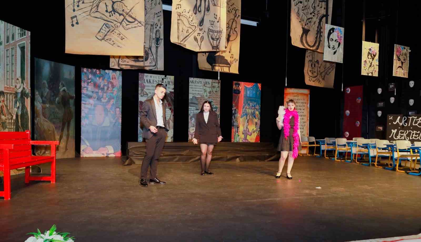 GKV’liler "Artiz Mektebi" adlı oyunu sahneledi
