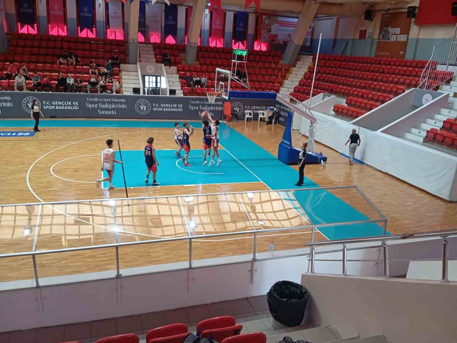 GKV’nin namağlup şampiyon takımı Türkiye Finallerinde
