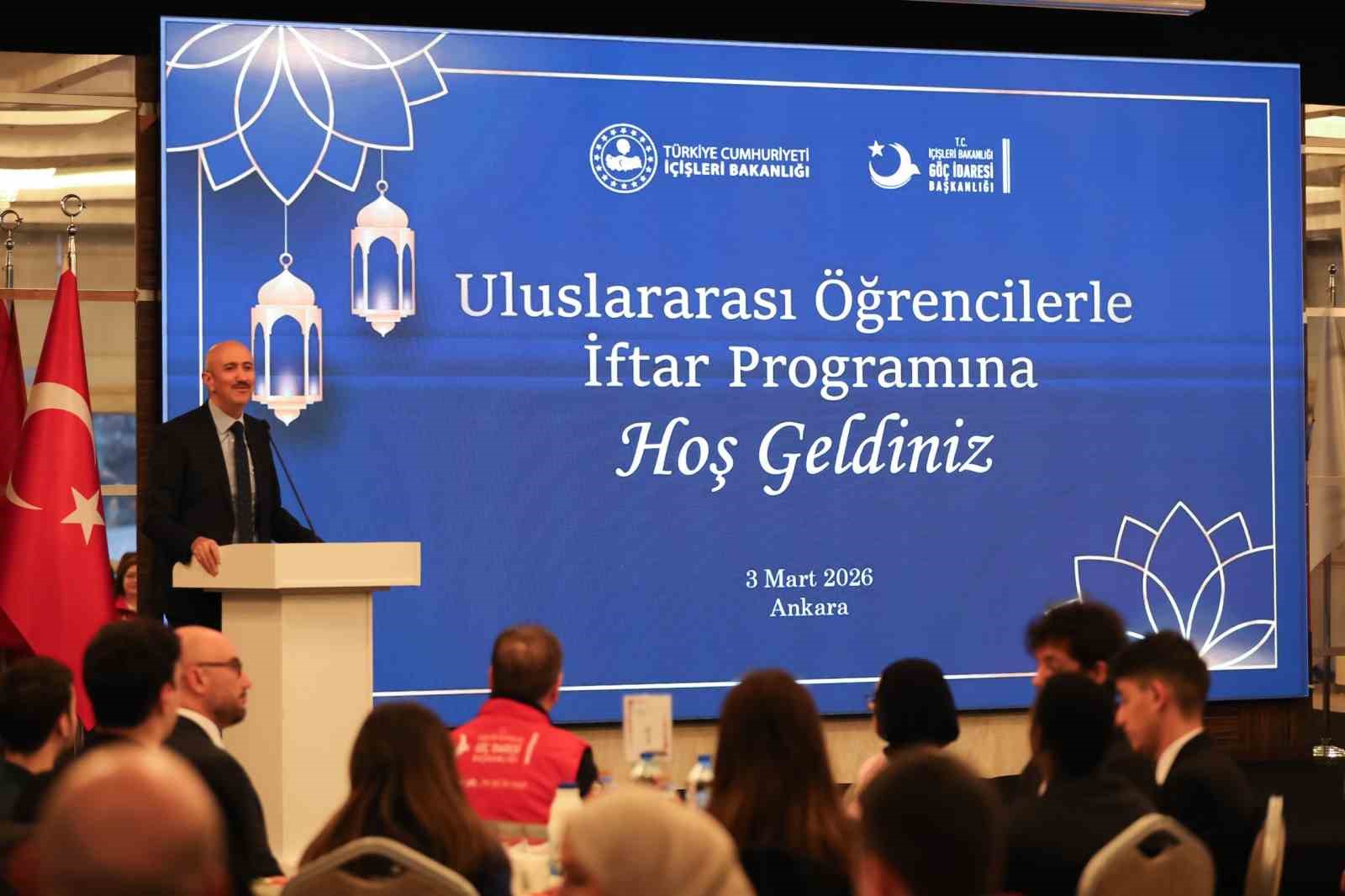 Göç İdaresi Başkanlığı uluslararası öğrencilerle iftar yemeğinde bir araya geldi
Göç İdaresi Başkanlığı uluslararası öğrencilerle iftar yemeğinde bir araya geldi