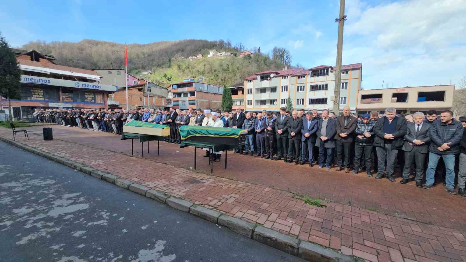 Göçükte ölen madenciler Ziya Kiret ve Veysel Oruçoğlu son yolculuğuna uğurlandı
