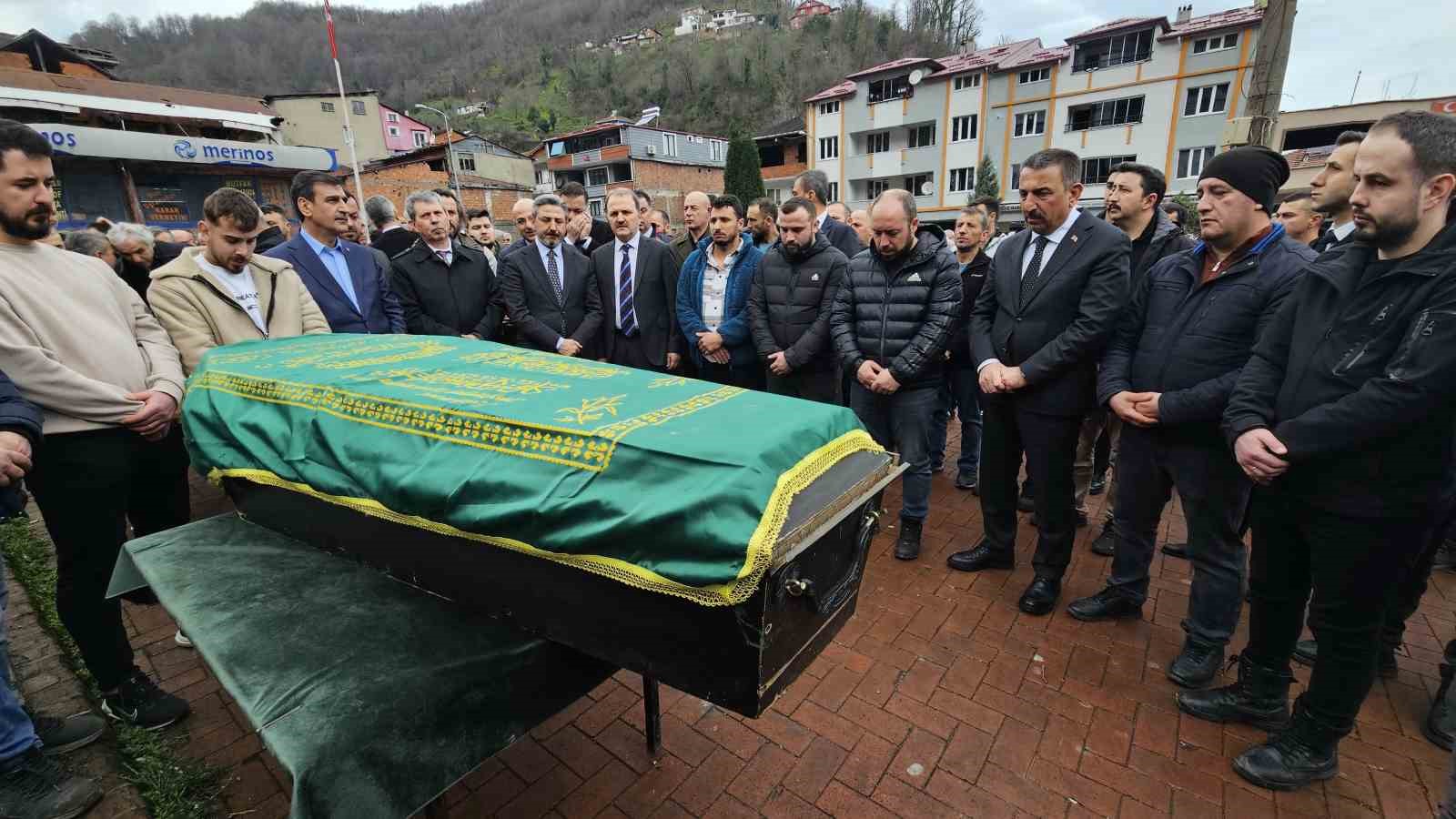 Göçükte ölen madenciler Ziya Kiret ve Veysel Oruçoğlu son yolculuğuna uğurlandı
