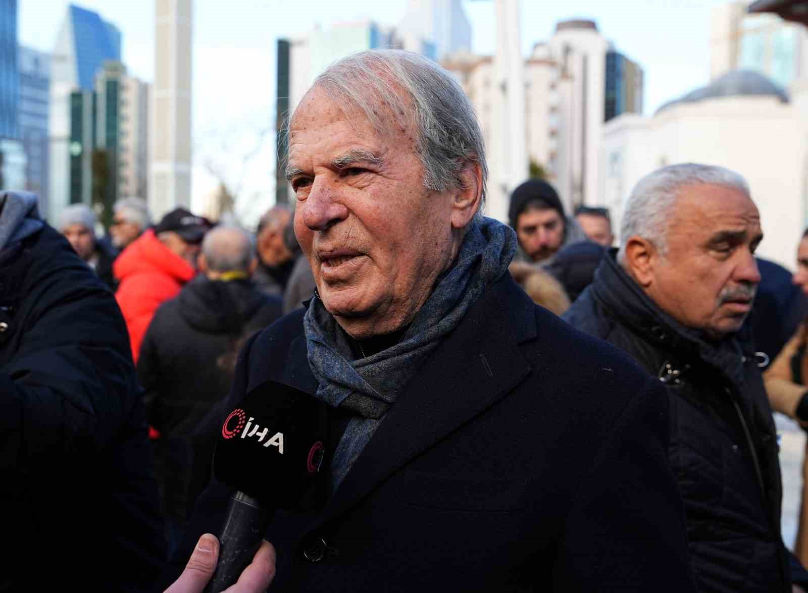 Gökmen Özdenak son yolculuğuna uğurlandı
