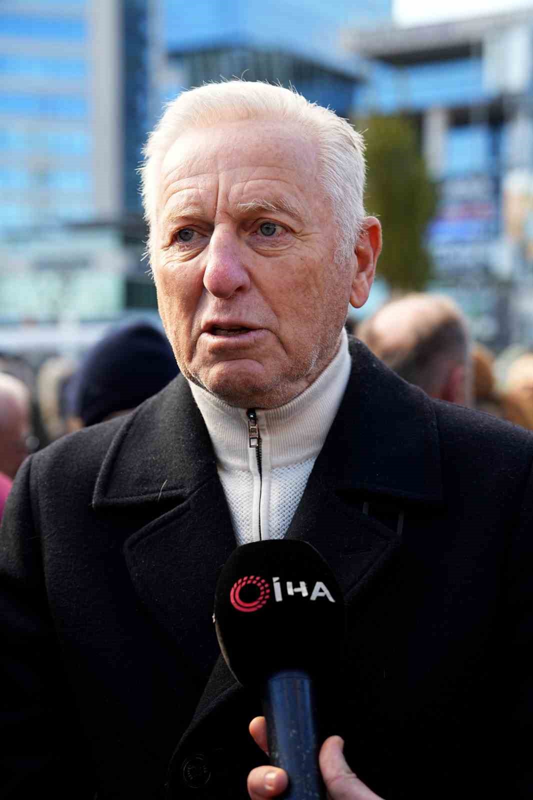 Gökmen Özdenak son yolculuğuna uğurlandı
