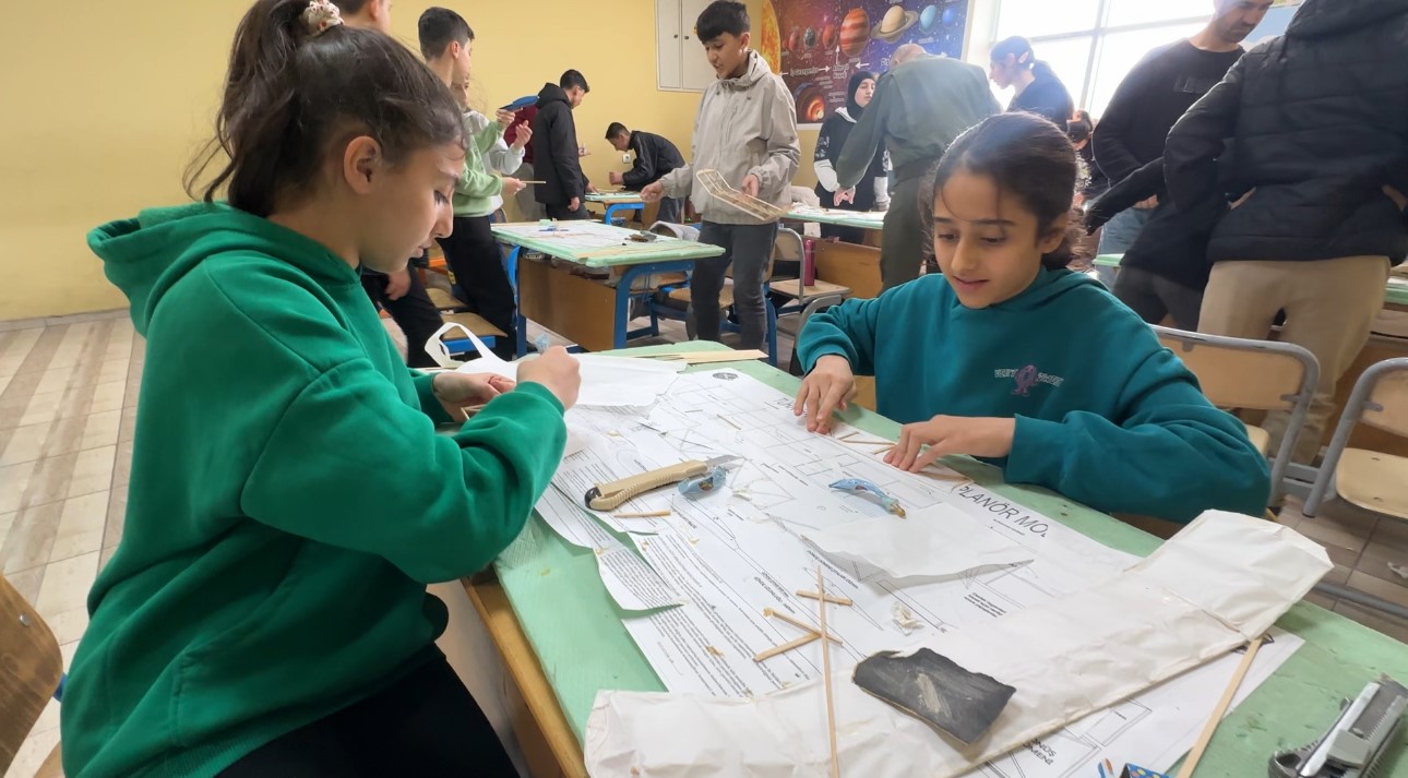 Gökyüzü meraklıları model uçakla buluştu
