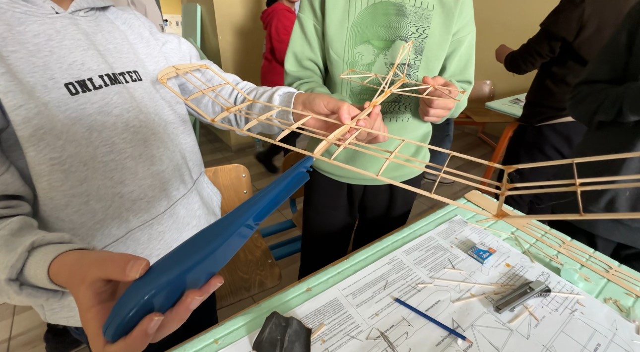 Gökyüzü meraklıları model uçakla buluştu
