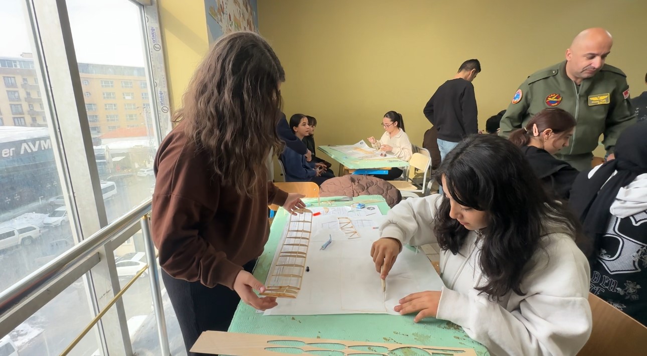 Gökyüzü meraklıları model uçakla buluştu
