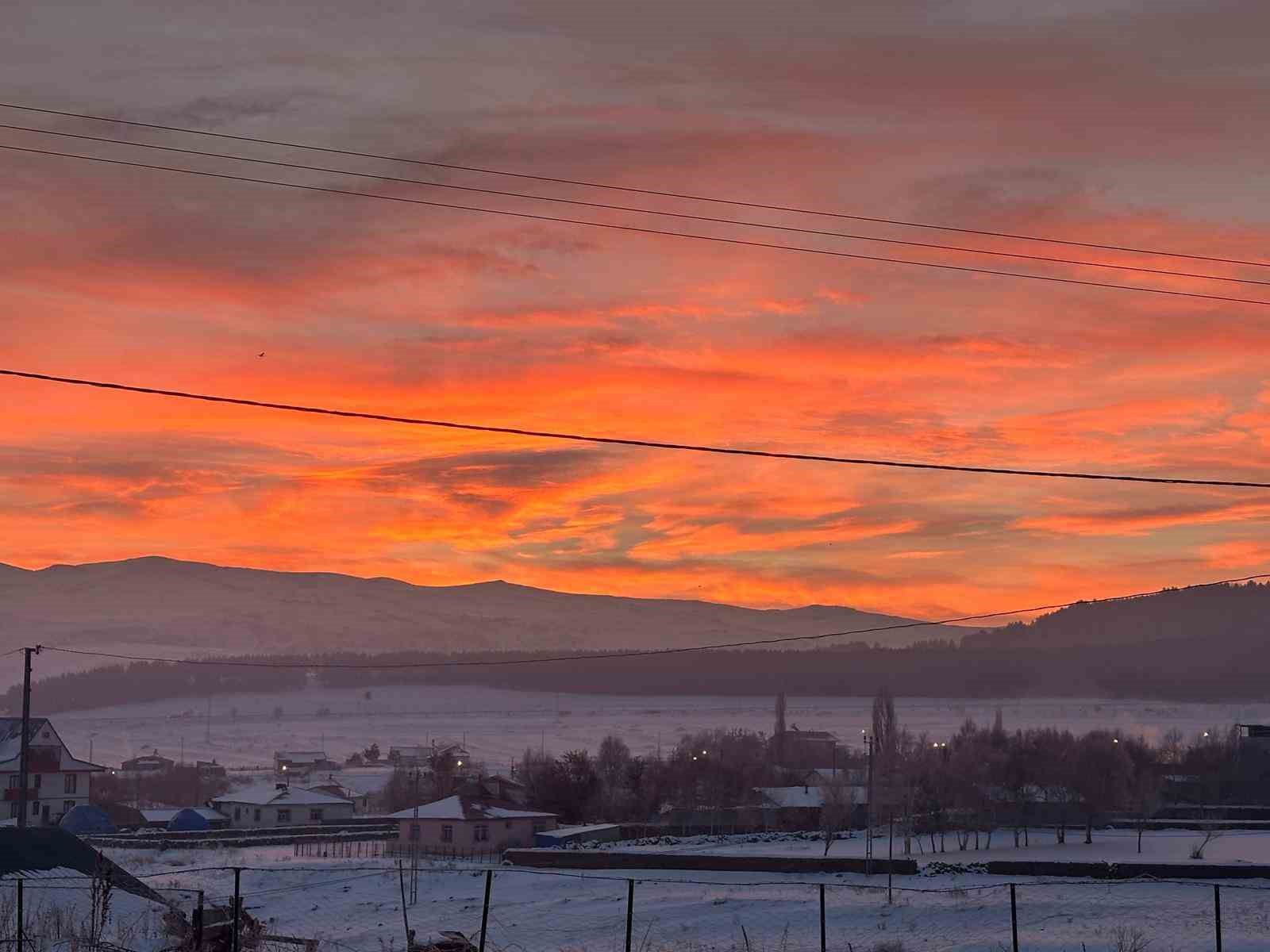 Gökyüzünde kızıl şölen
