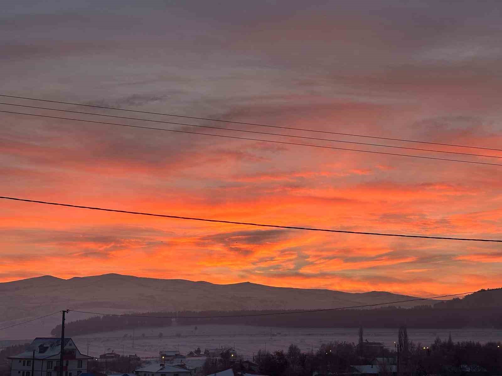 Gökyüzünde kızıl şölen
