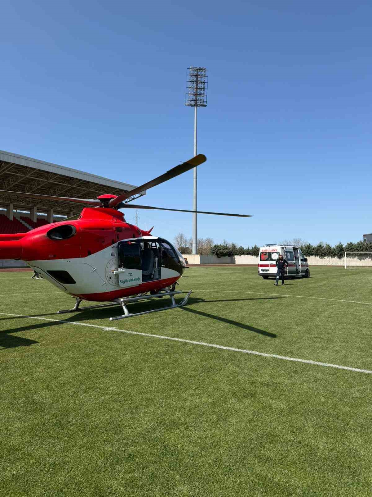 Gökyüzünden umut: Solunum sıkıntısı yaşayan bebek helikopterle taşındı
