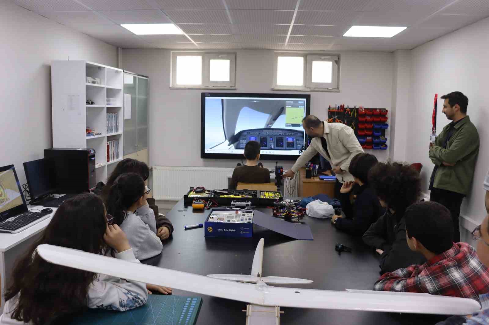 Gökyüzünün gelecekleri GÖKTİM’de yetişiyor
