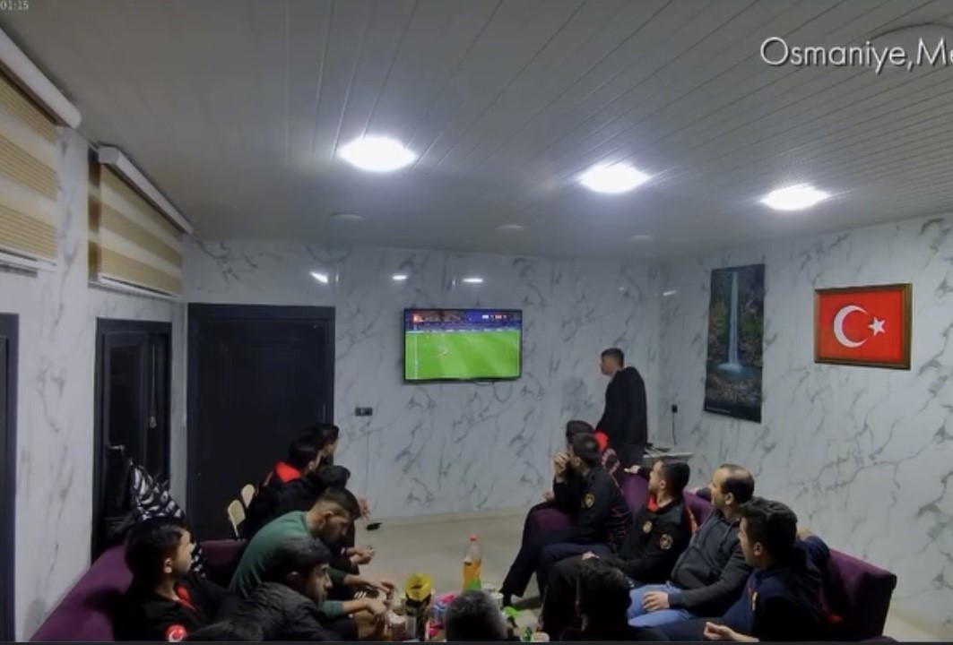 Gol değil, sirenle havaya fırladılar
