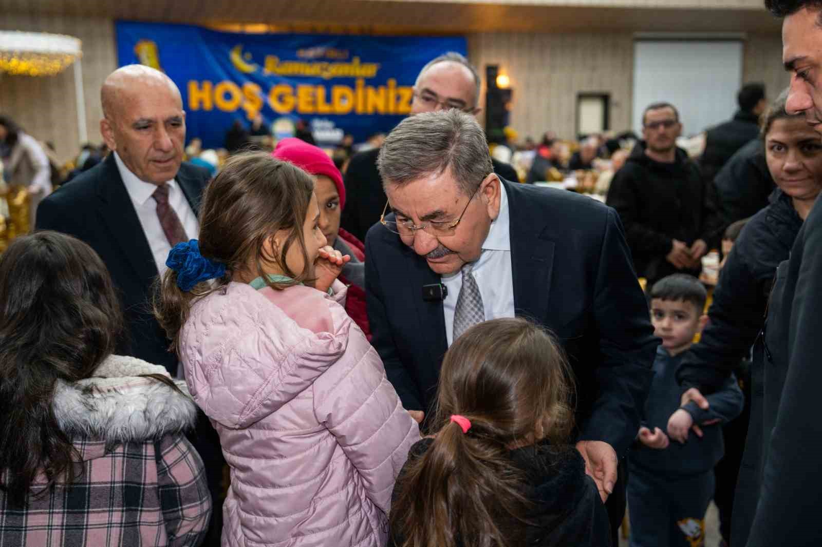 Gölbaşı Belediye Başkanı Odabaşı, ilk iftarını vatandaşlarla gerçekleştirdi
