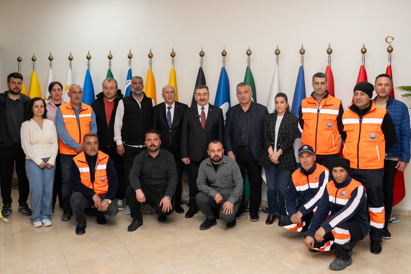 Gölbaşı Belediye Başkanı Odabaşı, vatandaş ve personelle bayramlaştı
