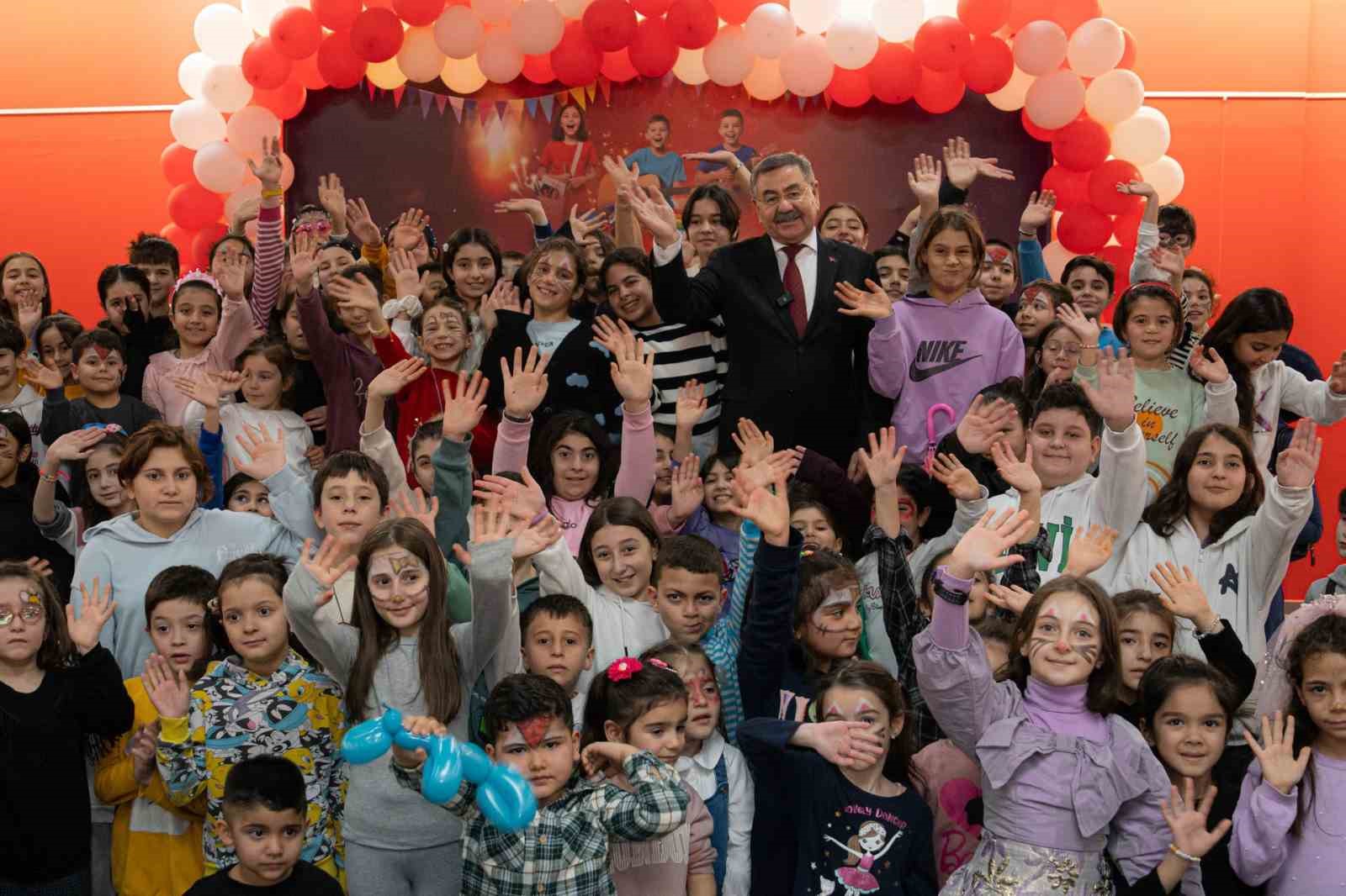 Gölbaşı Belediyesi çocuklarla şenlik alanında buluştu
