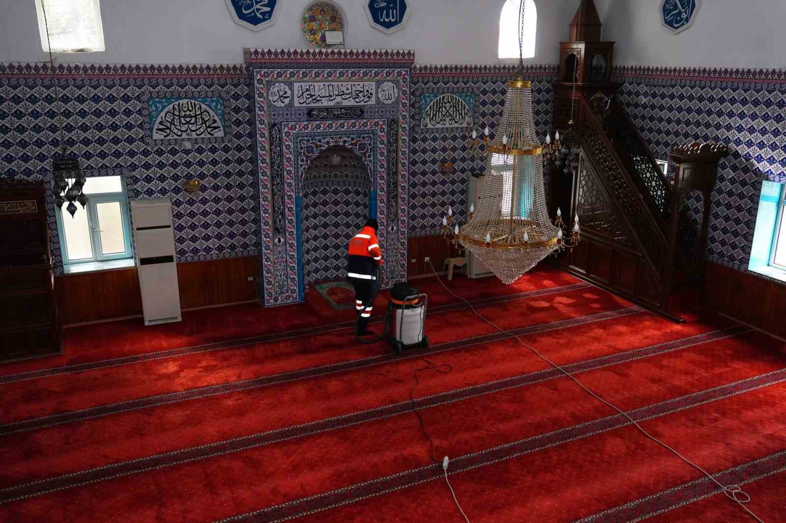 Gölbaşı Belediyesinden camilerde Ramazan öncesi detaylı temizlik
