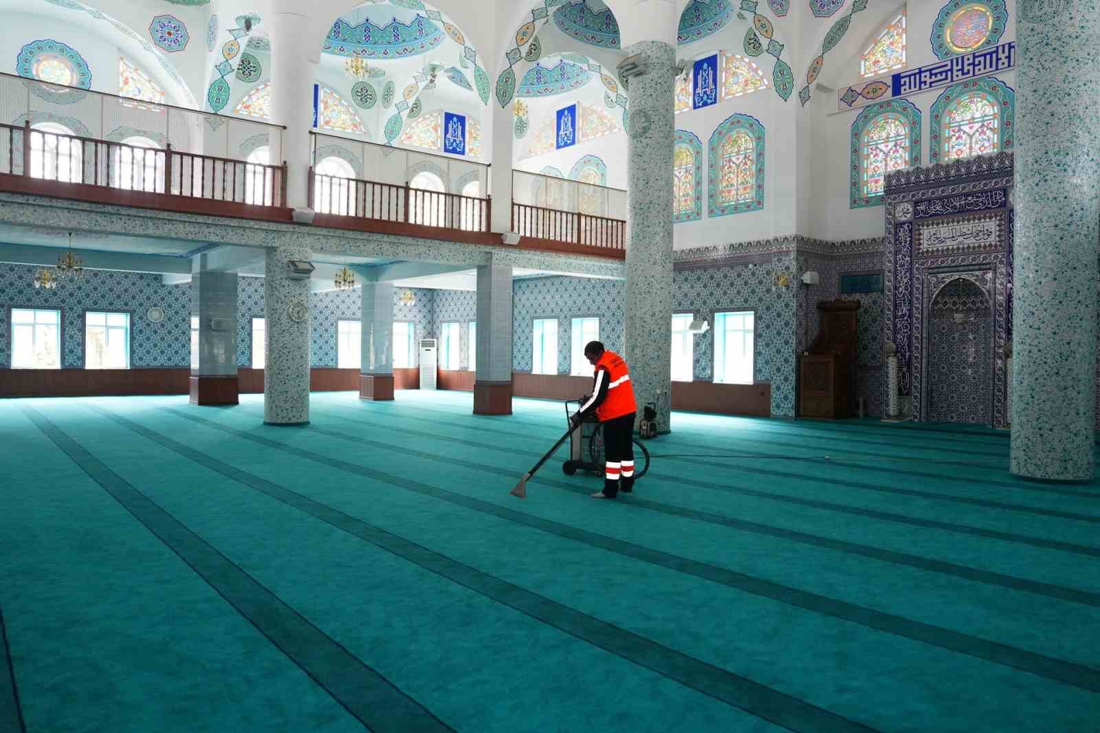 Gölbaşı Belediyesinden camilerde Ramazan öncesi detaylı temizlik
