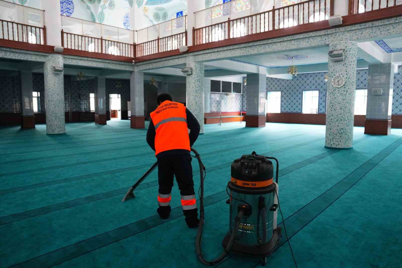 Gölbaşı Belediyesinden camilerde Ramazan öncesi detaylı temizlik
