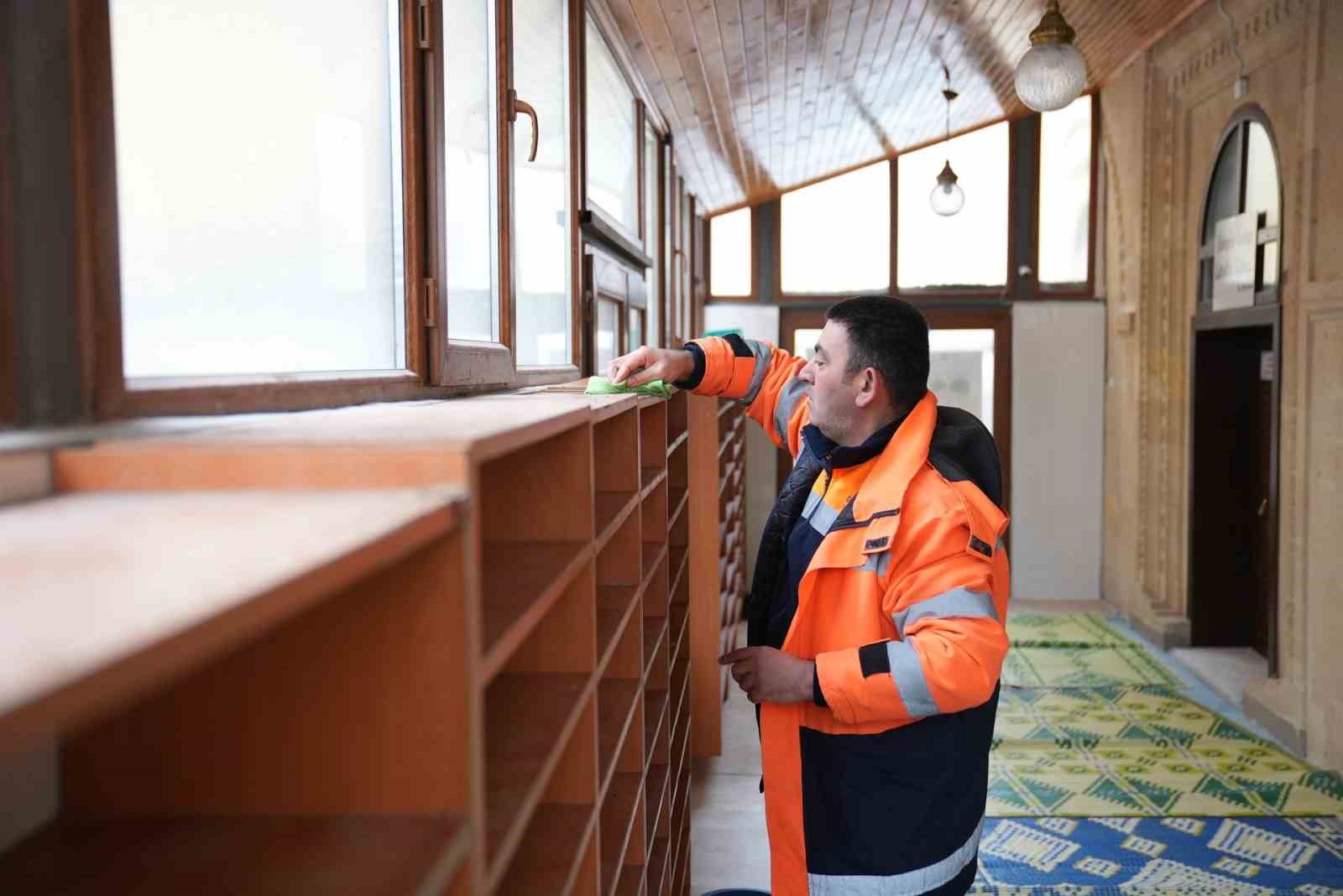 Gölbaşı Belediyesinden camilerde Ramazan öncesi detaylı temizlik
