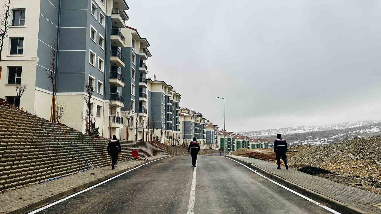 Gölbaşı’nda jandarma vatandaşın güvenliği için nöbette
