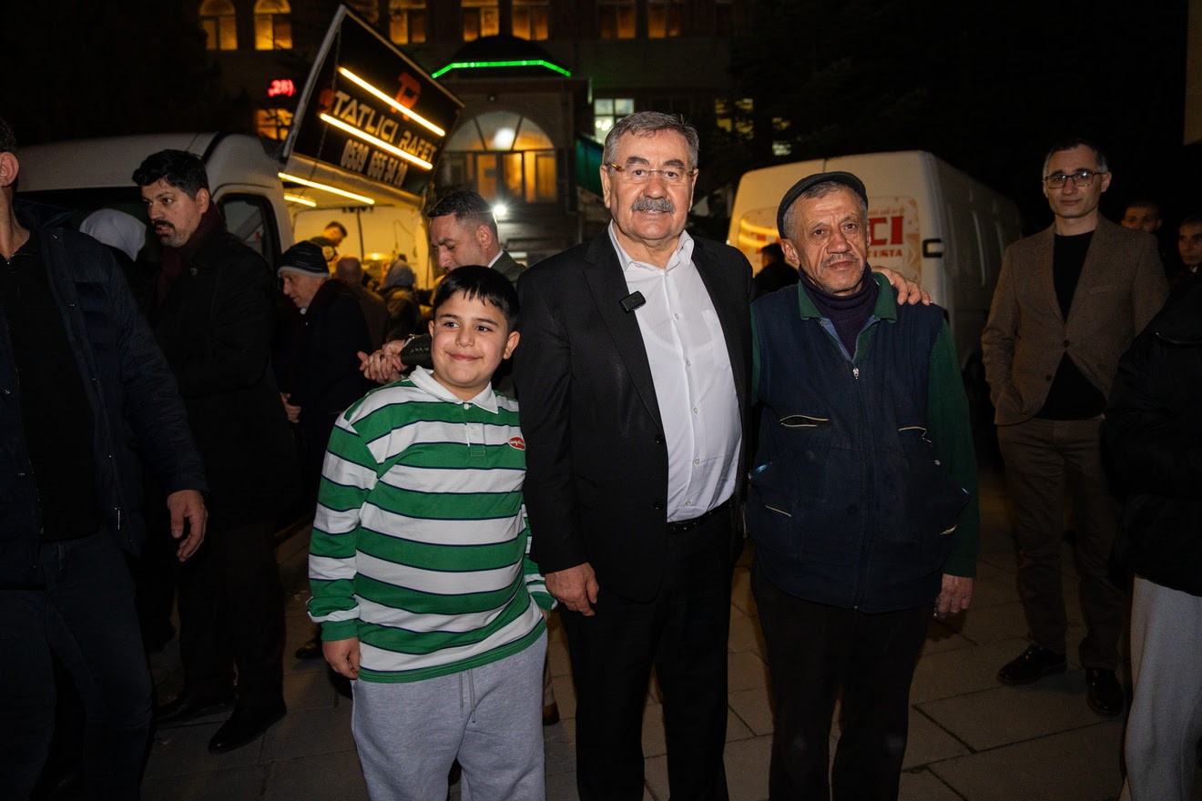 Gölbaşı’nda Kadir Gecesi’nde dualar semaya yükseldi
