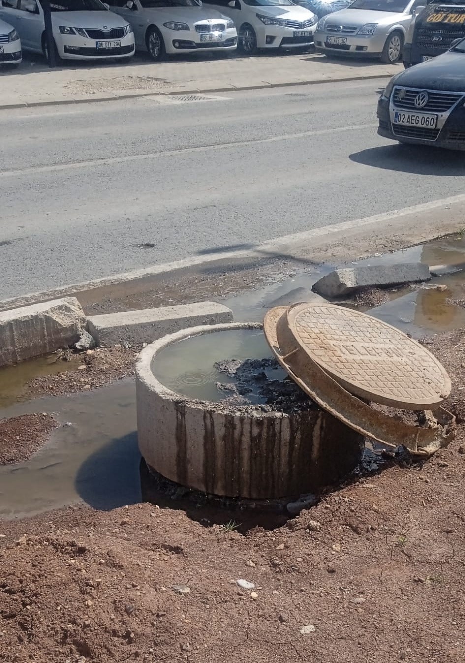 Gölbaşı’nın ortasında lağım rezaleti
