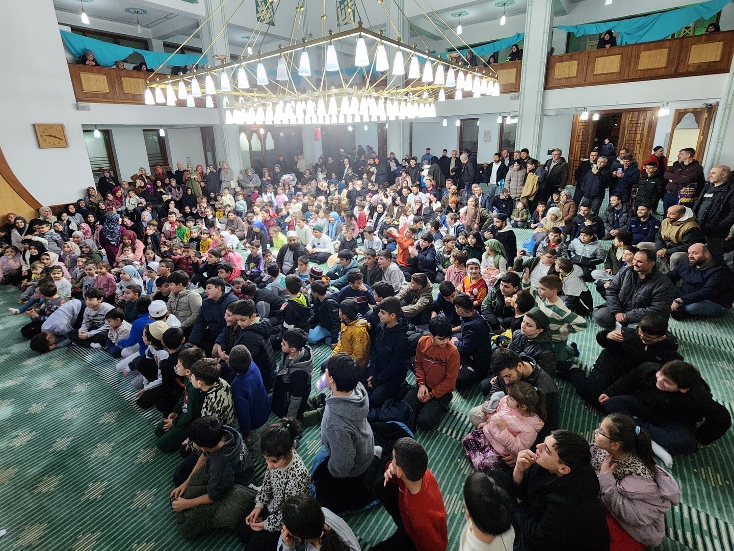 Gölcüklü çocuklar Ramazan coşkusunu camilerde yaşıyor
