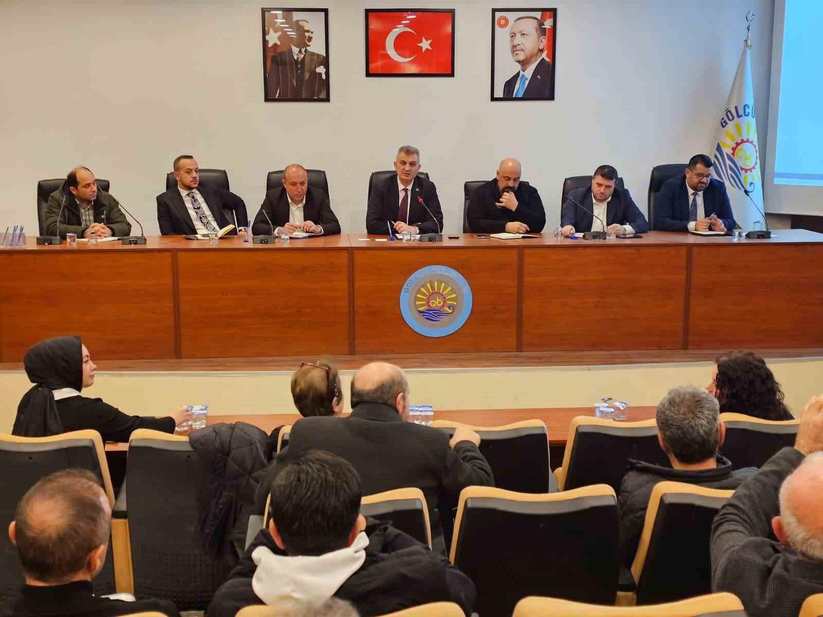 Gölcük’te muhtarlar ve altyapı kurumlarının yetkilileri yatırım toplantısında buluştu
