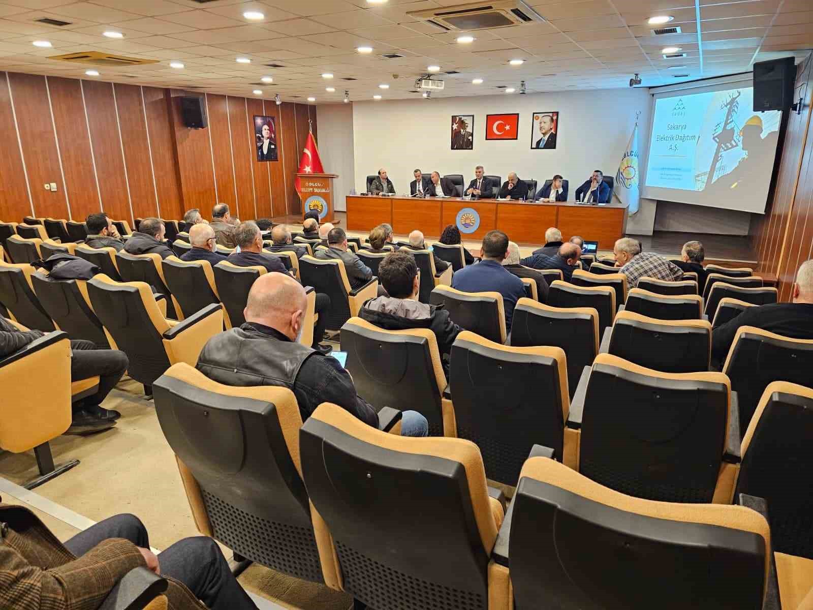 Gölcük’te muhtarlar ve altyapı kurumlarının yetkilileri yatırım toplantısında buluştu
