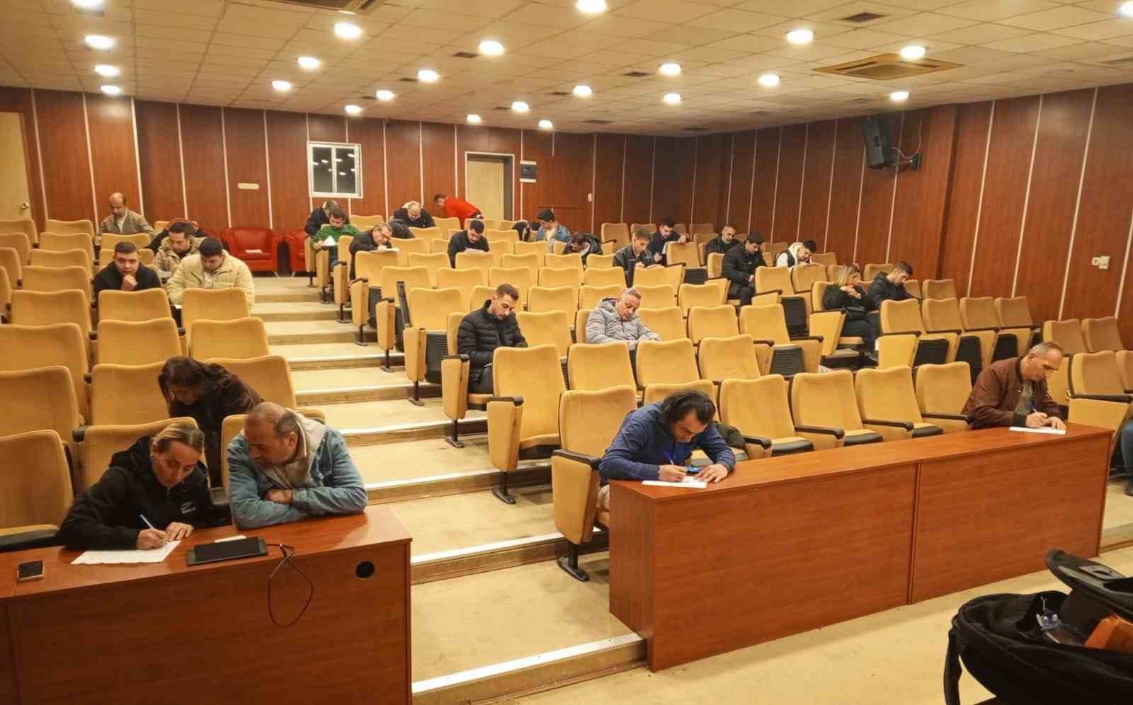 Gölcük’teki istihdam ofisi binlerce kişiye iş kapısı araladı
