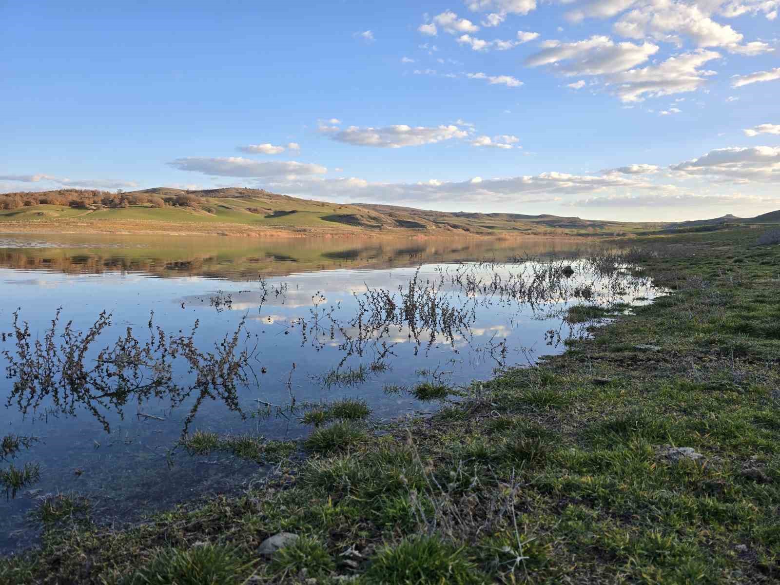 Göletin su seviyesi arttı, üreticilerin yüzü güldü
