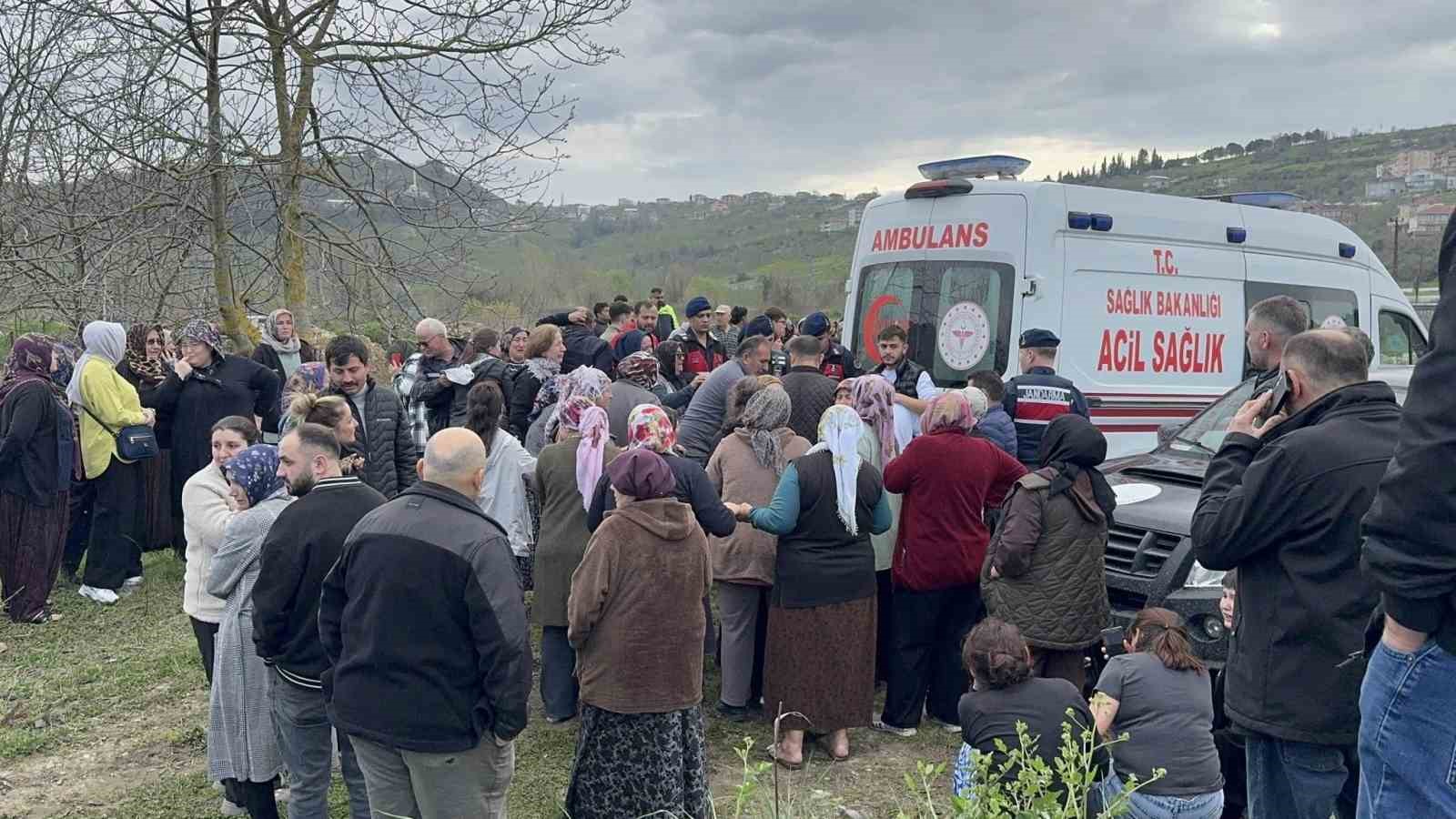 Gölette boğulan çocuk gözyaşlarıyla son yolculuğuna uğurlandı
Gölette boğulan çocuk gözyaşlarıyla son yolculuğuna uğurlandı