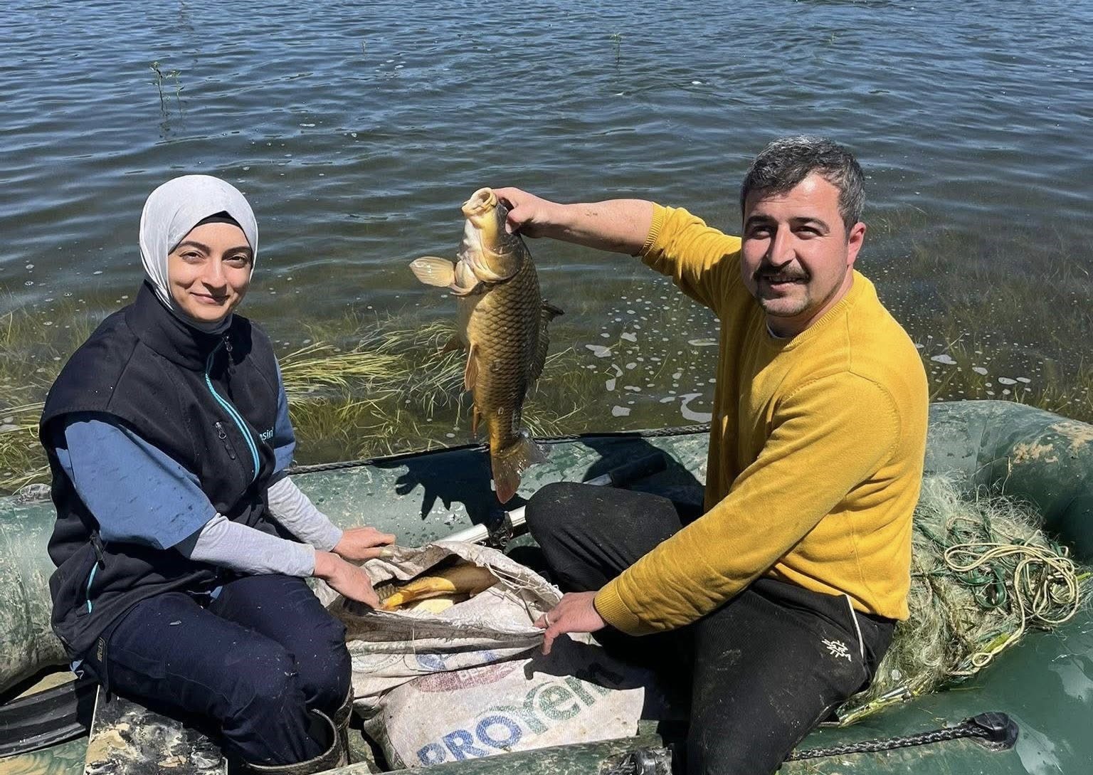 Gölette kaçak avcılığa geçit yok: Yasa dışı ağ imha edildi
