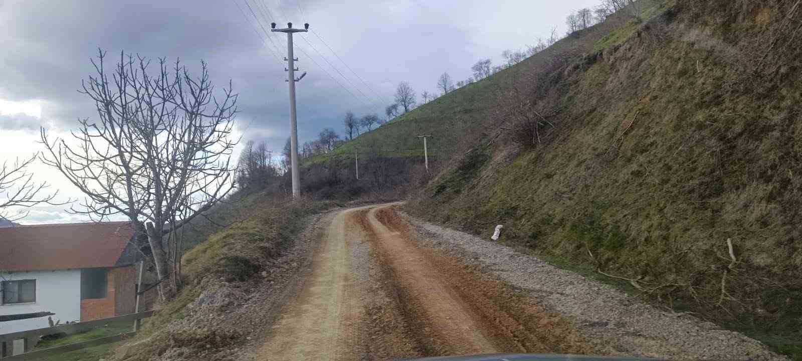 Gölyaka’da köy yolları yenilendi
