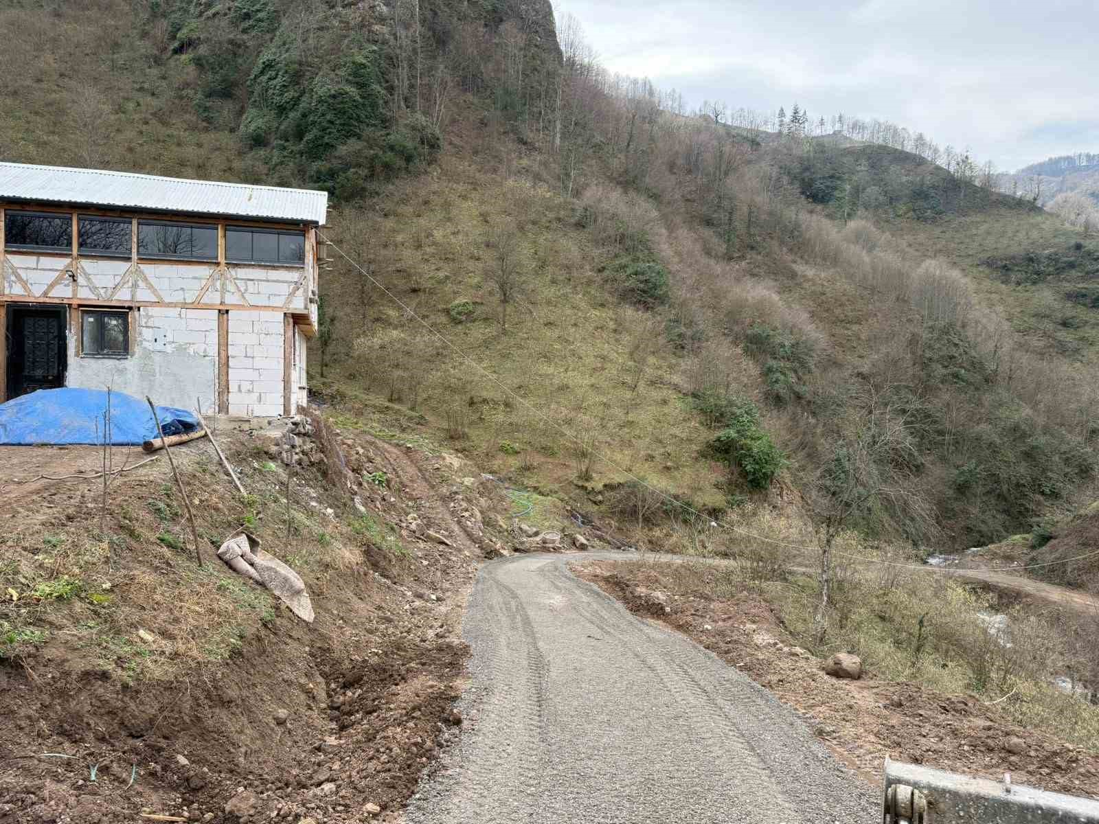 Gölyaka’da köy yolları yenilendi
